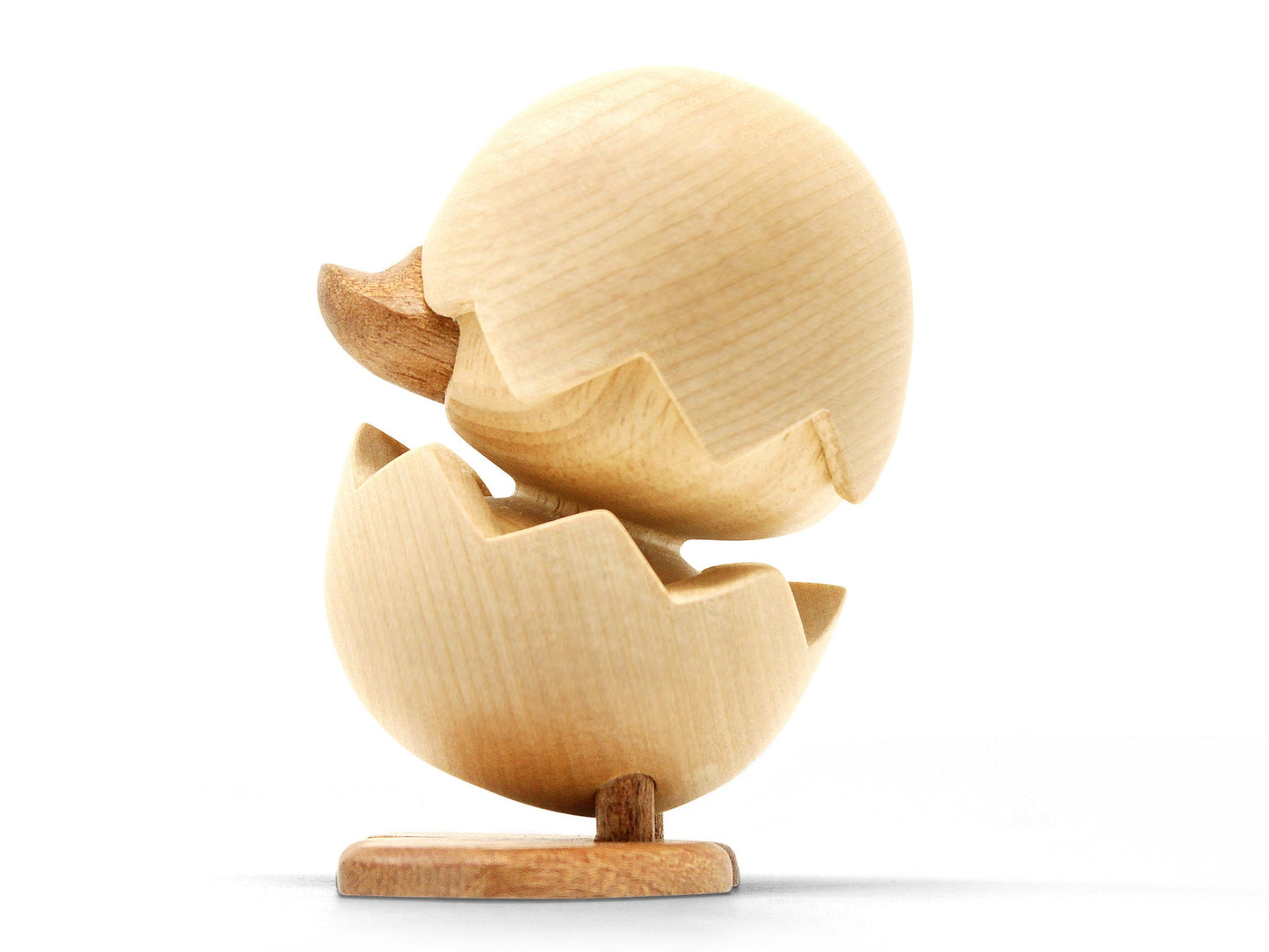 Den grimme ælling figur fra siden. Lavet i lyst, mørkt og beige træ. 